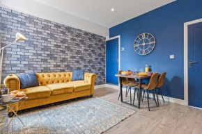 4 Beds 3 Bath (2-ensuites) Free Parking 75Mbps